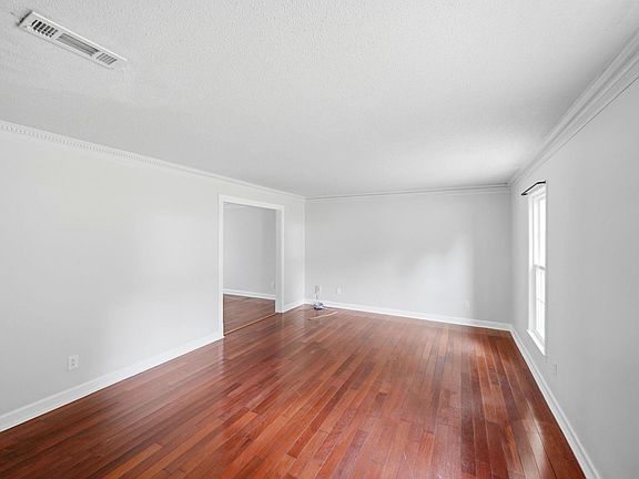 4th image of 1215 Craddock Way