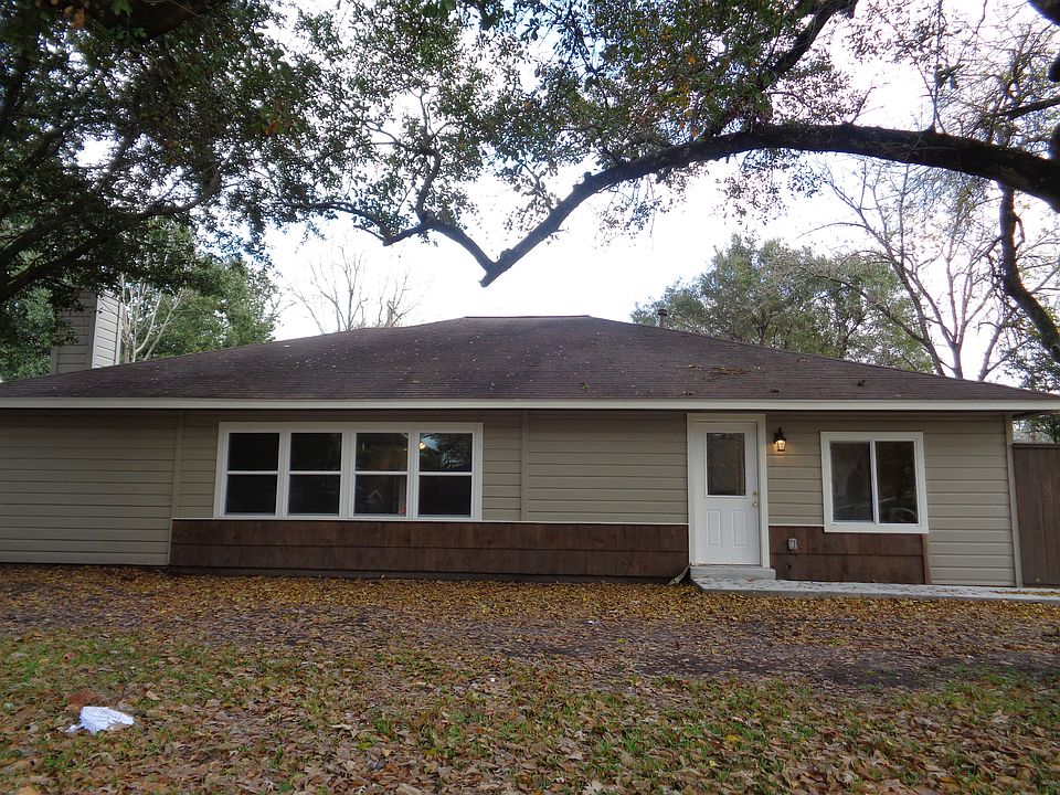 Front from Ella Blvd