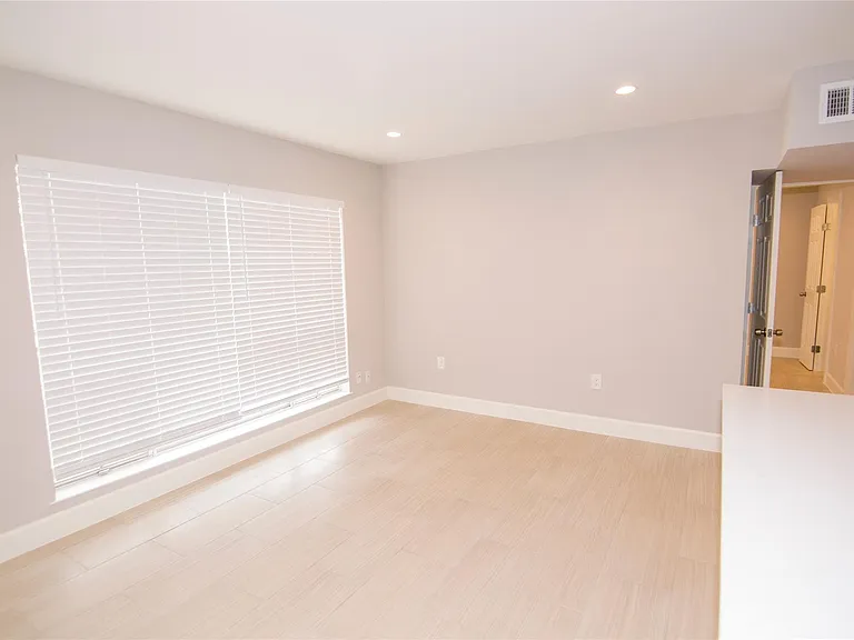 2201 Fountain View Dr #44 — Photo 8