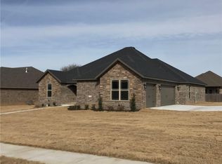 201 Deere Run Dr, Cave Springs, AR 72718