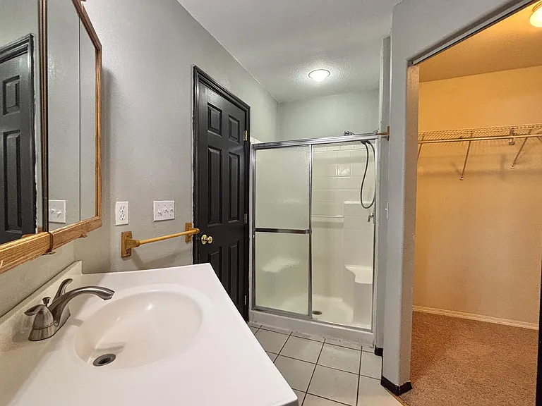 905 E Spence St — Photo 15