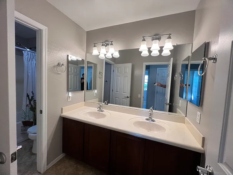 2045 W Le Marche Ave — Photo 5