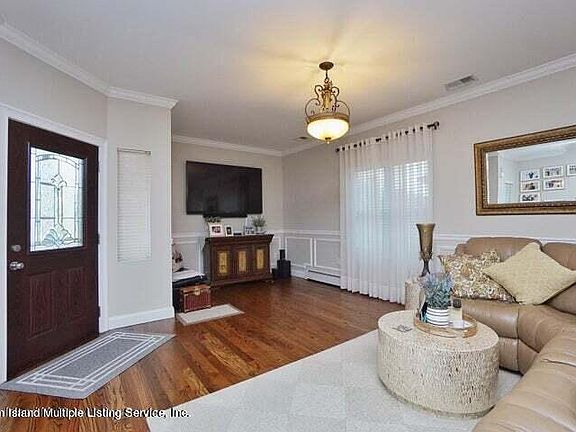 3rd image of 315 Ellis St