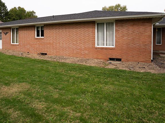 5th image of 1333-1331 Stewart Rd N