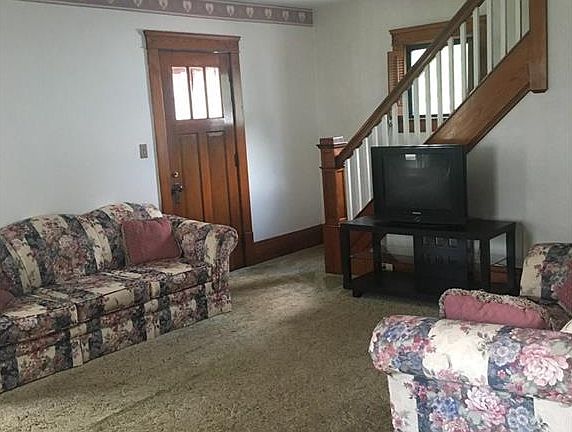 5th image of 83 Fenton Ave