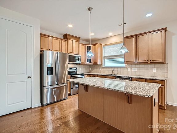 4th image of 105 Cranbrook Ln
