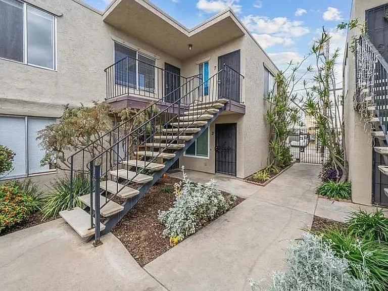 3825 Van Dyke Ave #3 — Photo 34