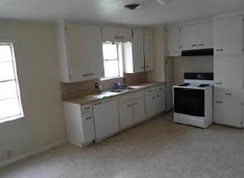 2nd image of 204 Hill St