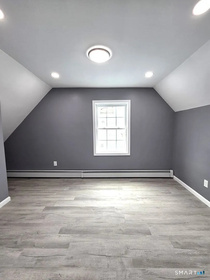 2 bed, 1.0 bath, 801 sqft, $1,700 — Photo 3