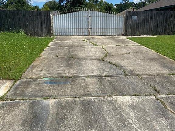 3rd image of 326 Westminster Dr