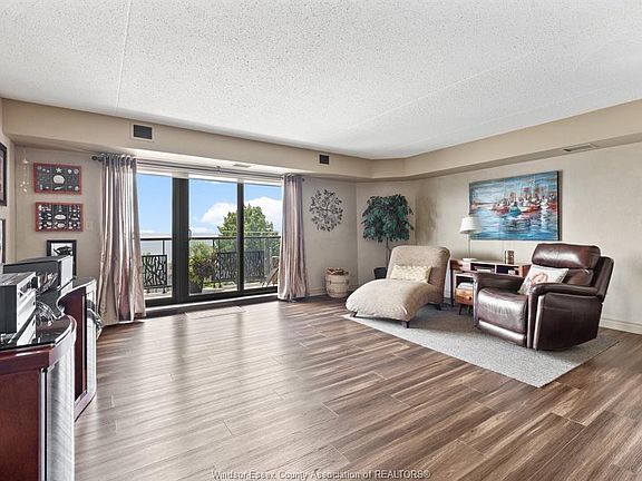 3rd image of 109 Robson Rd #403