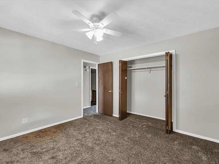 915 N Madison St — Photo 8