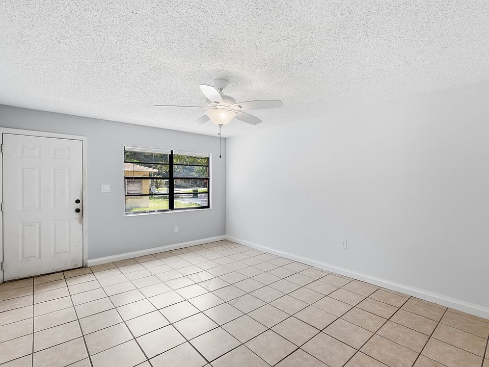 1st image of 1725 Birchwood Cir APT 1