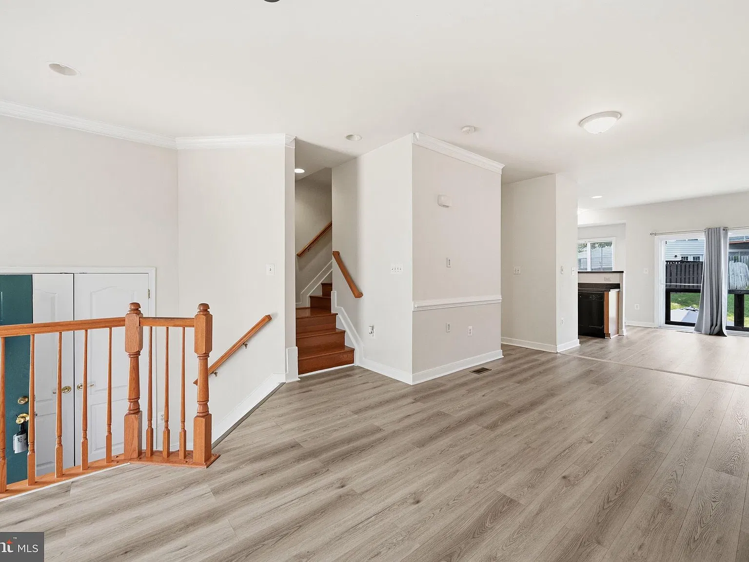 3 bed, 4.0 bath, 2138 sqft, $2,500 — Photo 4
