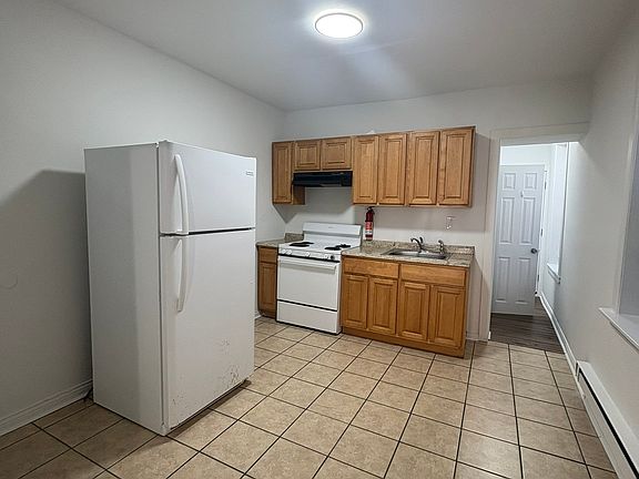 2nd image of 2439 W Jefferson St Floor 1
