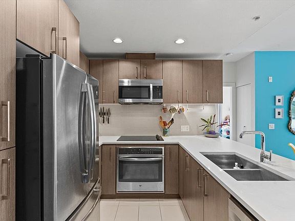 5th image of 5981 Gray Ave #313