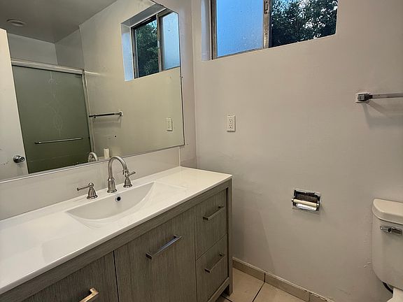2nd image of 1438 S Canfield Ave APT 3