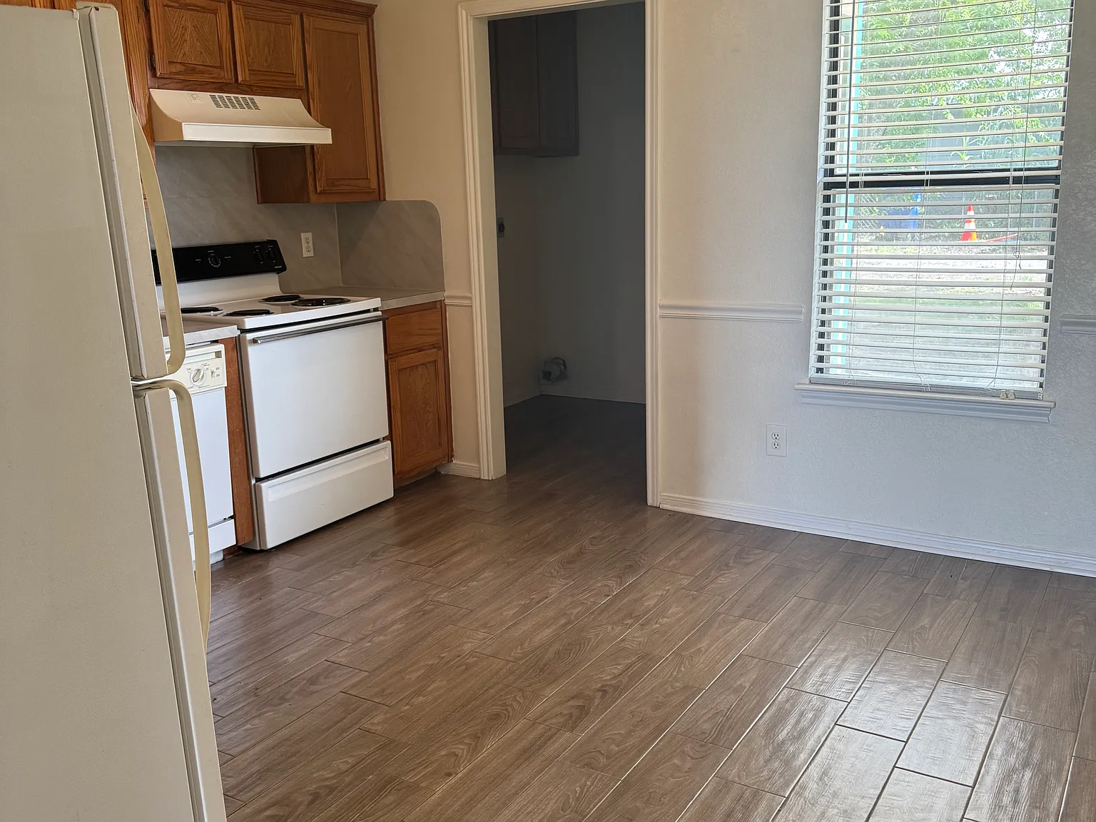 2 bed, 872 sqft, $825 — Photo 2