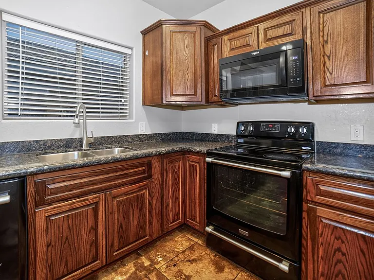 2523 S 41st Ave — Photo 4