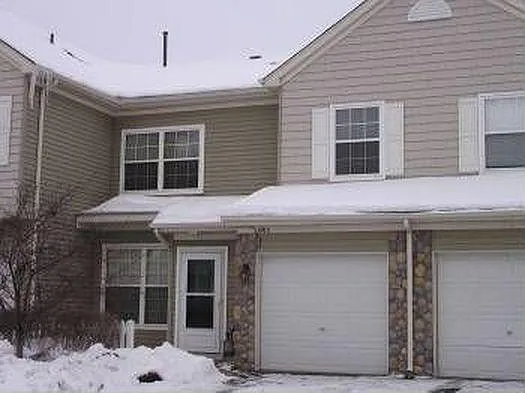 1915 Bluestem Ln