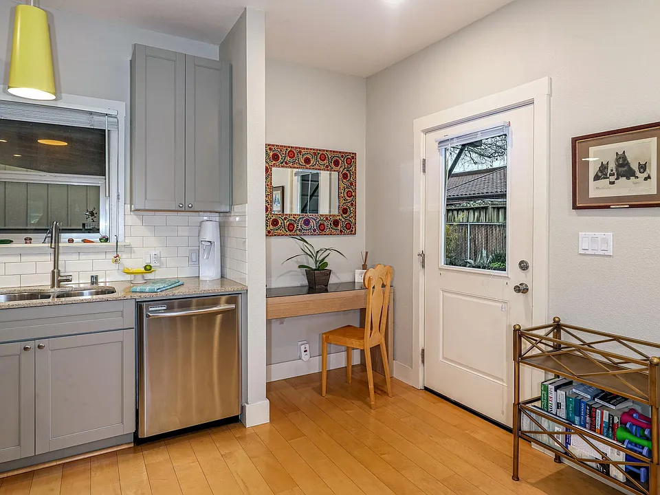Entry area with built in desk