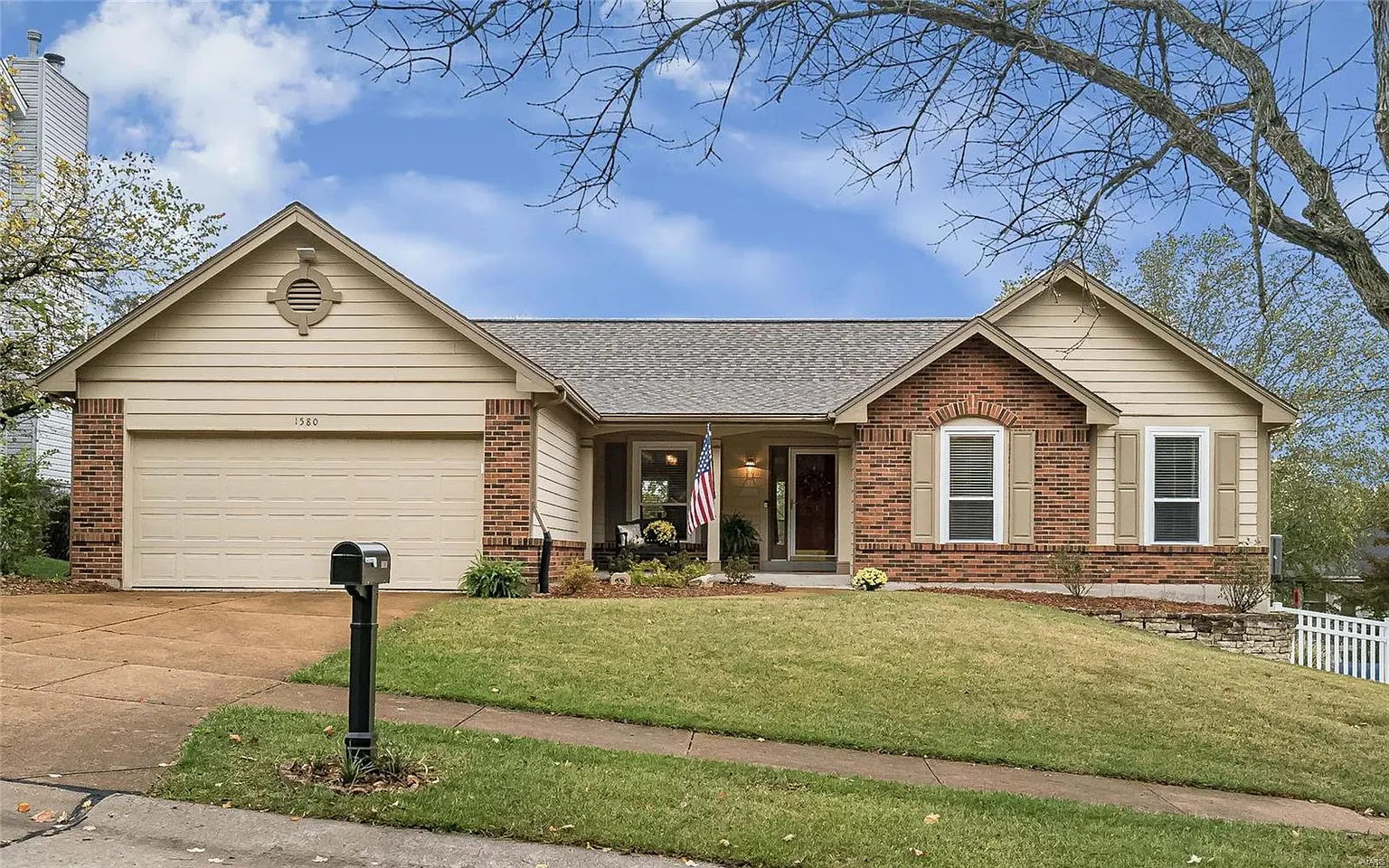 1580 Sycamore Meadows Dr photo 1