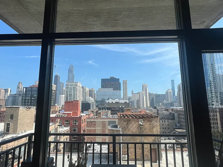 400 W Ontario St #1004 — Photo 3