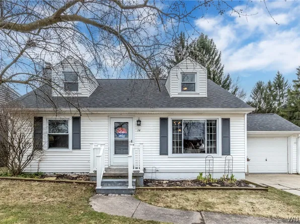 14 Bridlewood Dr, Lockport, NY 14094