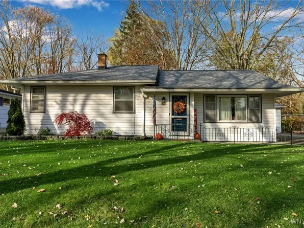 1400 Birch Dr, North Tonawanda, NY 14120