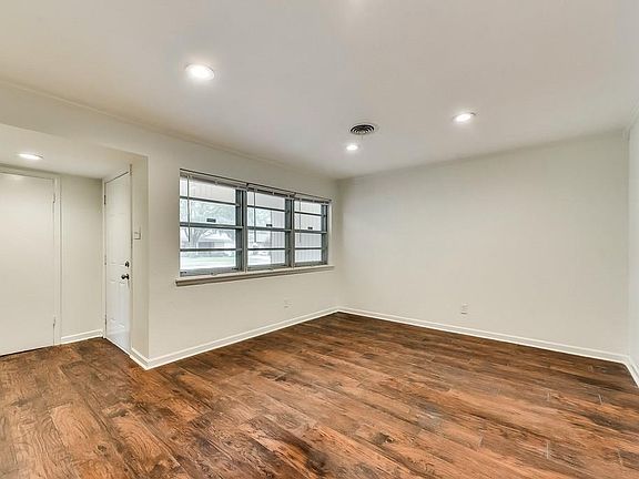 3rd image of 11377 Earlywood Dr