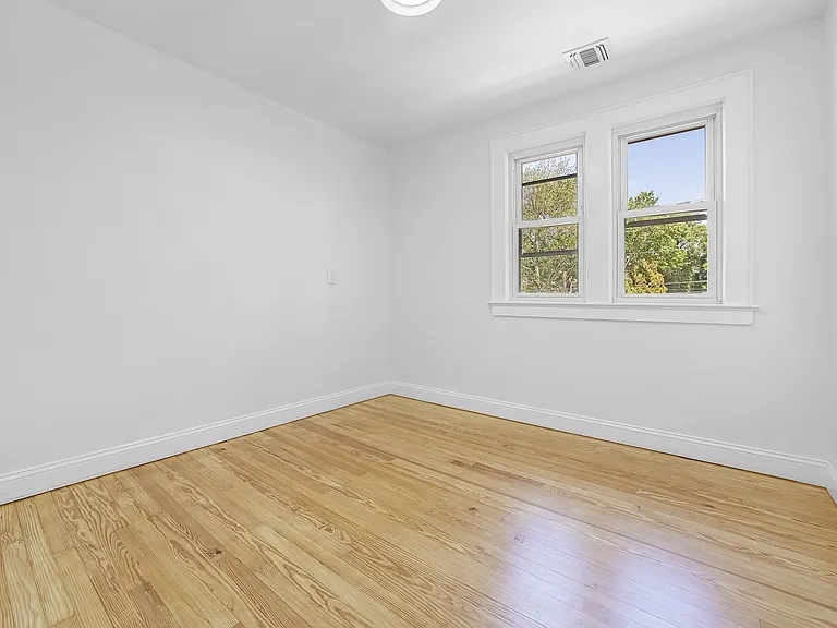 135 E Linden Ave — Photo 29