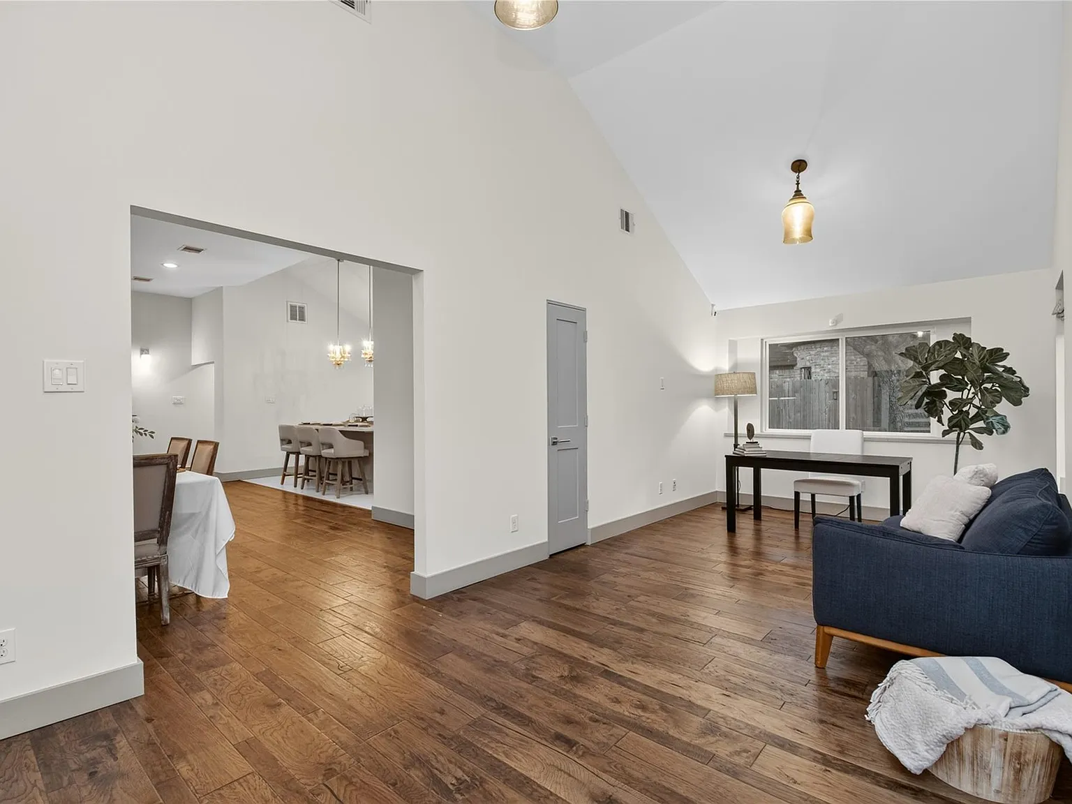 3 bed, 3.0 bath, 2309 sqft, $3,950 — Photo 4