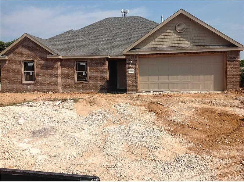 1st image of 1415 W Walker Dr