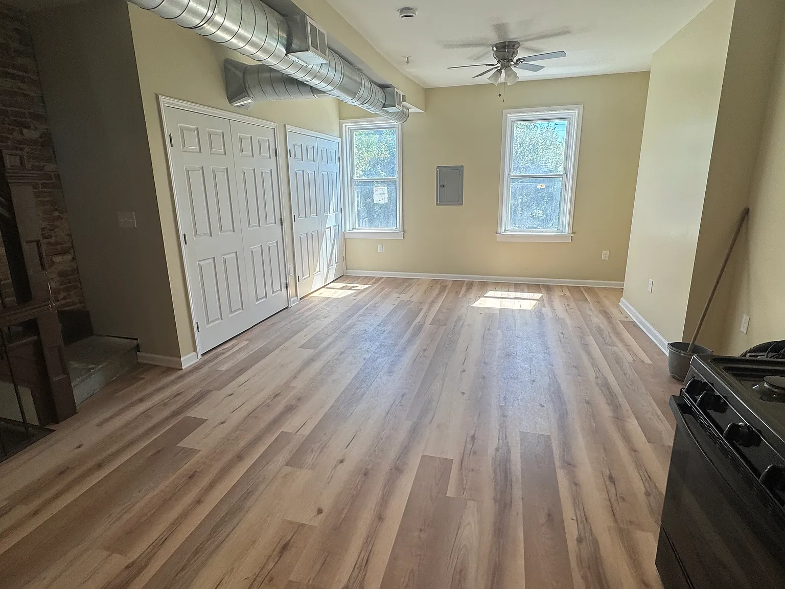 3 bed, 1.5 bath, $1,400 — Photo 3