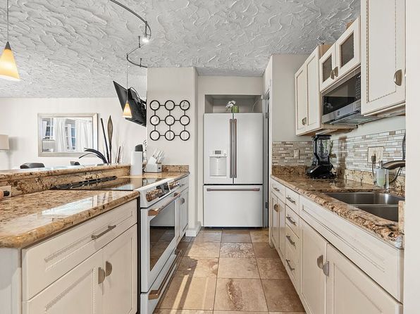 2442 Kuhio Ave APT 1101