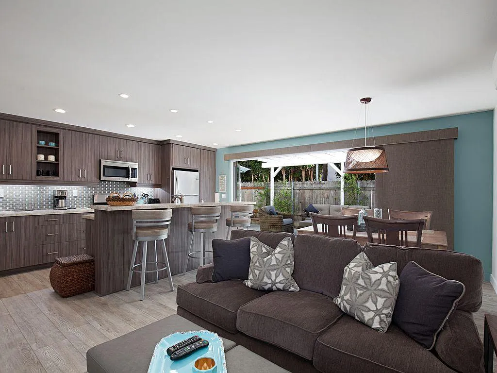 2 bed, 1100 sqft, $5,700 — Photo 3
