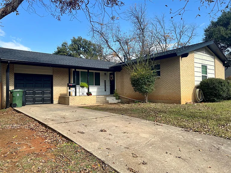 1113 Eric Ave — Photo 2