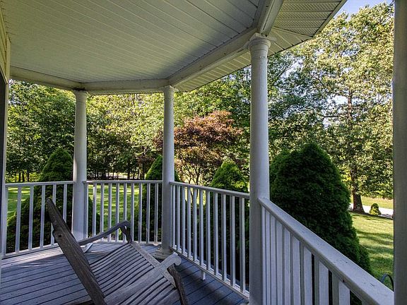 3rd image of 8 Lee Ln