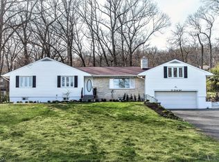1098 Sunny View Rd, Mountainside, NJ 07092