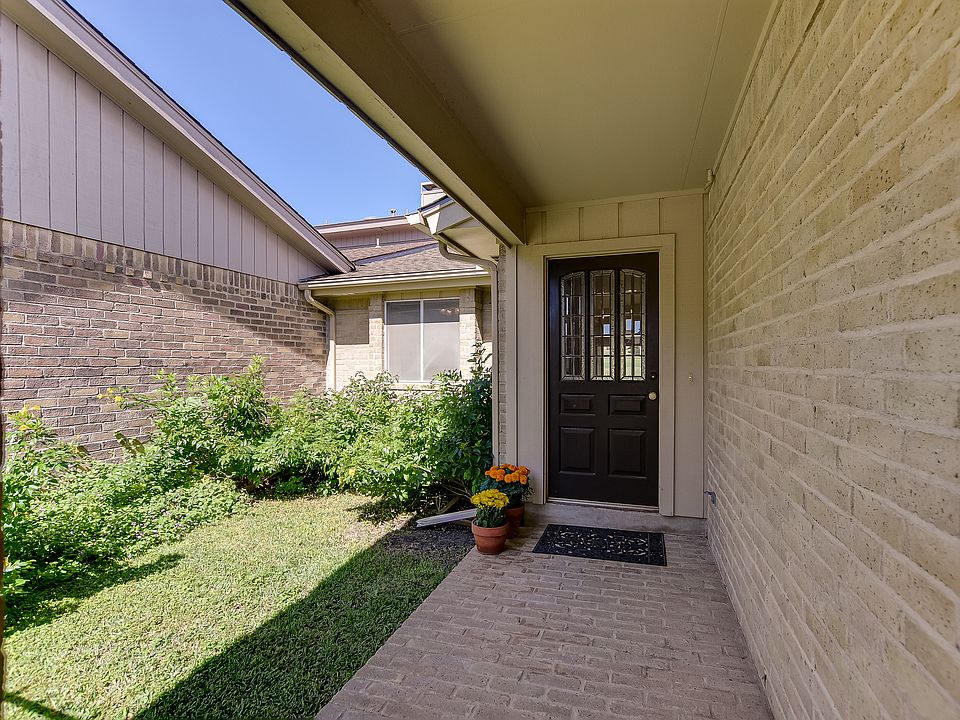 1st image of 11121 E Pinehurst Dr