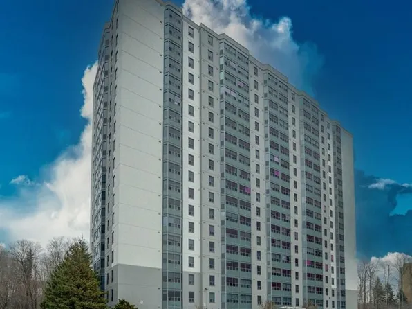 55 Green Valley Dr #1207, Kitchener, ON N2P 1Z6