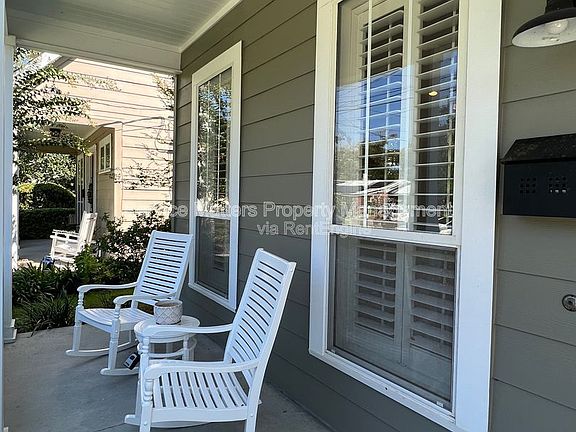 5th image of 1417 E Maxwell St