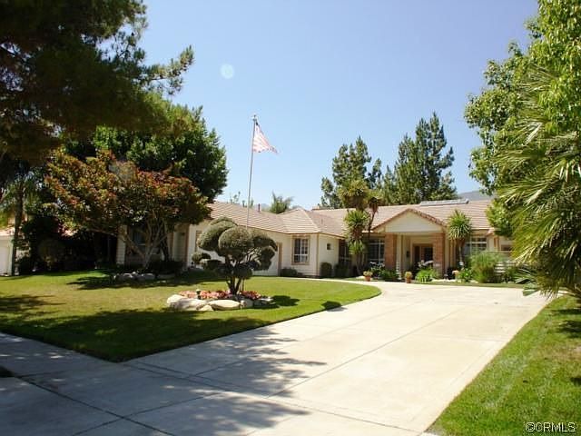 1st image of 325 Ashbury Ln