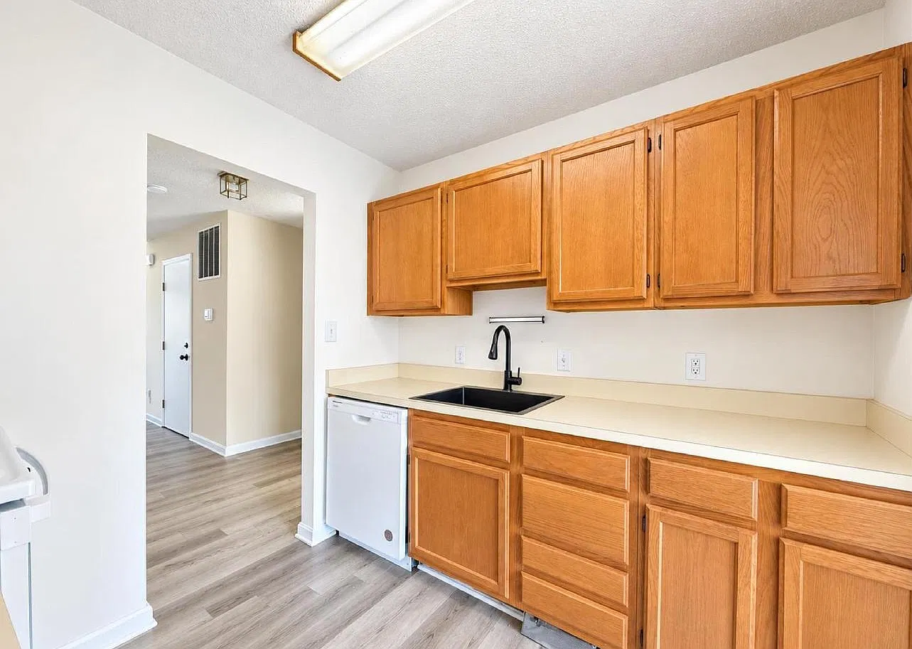 3 bed, 2.5 bath, 1162 sqft, $2,000 — Photo 3