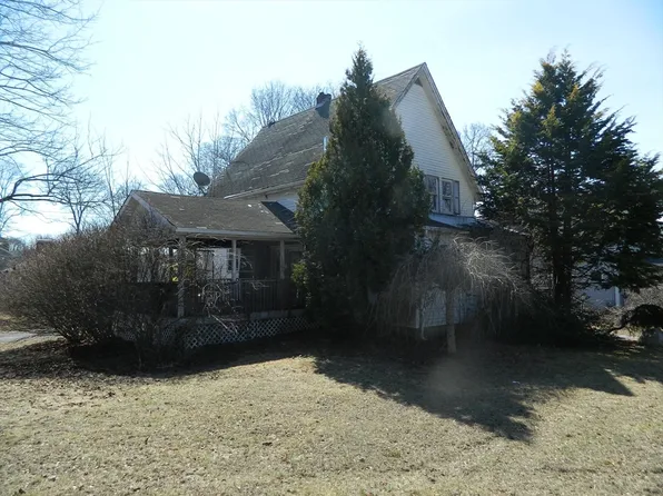 15 Cottage St, Plainville, MA 02762
