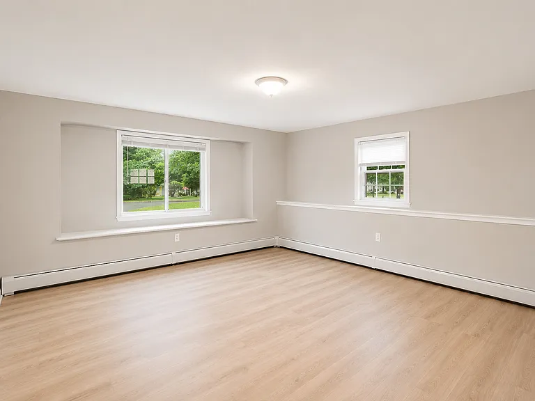 225 Claflin Ave — Photo 19