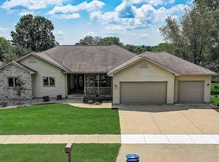 701 Bascom Hill Dr, Baraboo, WI 53913