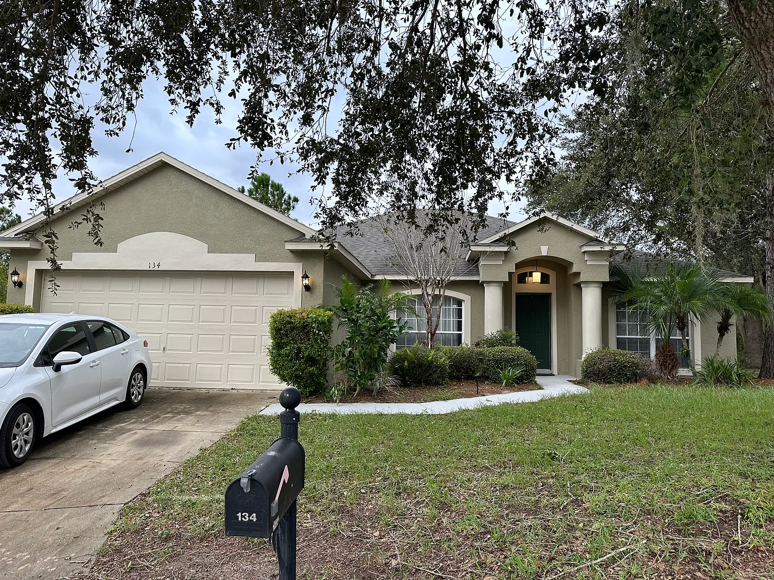 4 bed, 2112 sqft, $2,800 — Photo 1