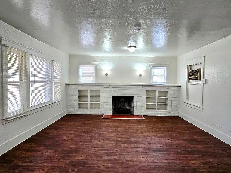 2424 E Hedges Ave — Photo 2