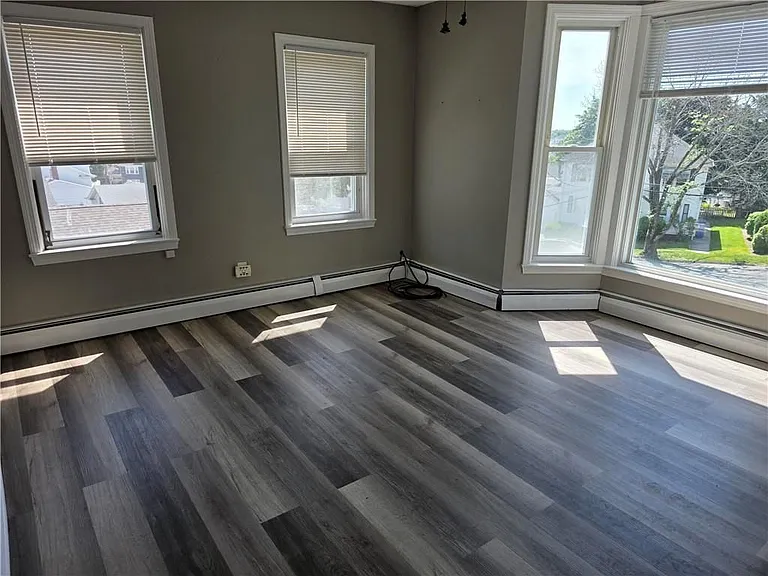 216 Maplewood Ave — Photo 8